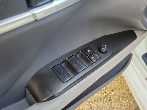 Used 2023 Toyota Camry SE FWD image 12