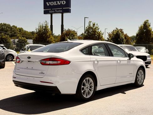 Used 2019 Ford Fusion SE FWD image 7