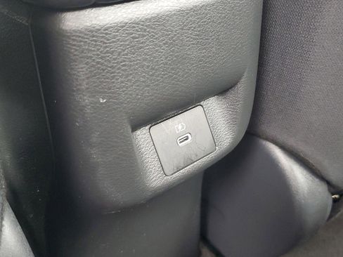Used 2025 Nissan Versa SV FWD image 11
