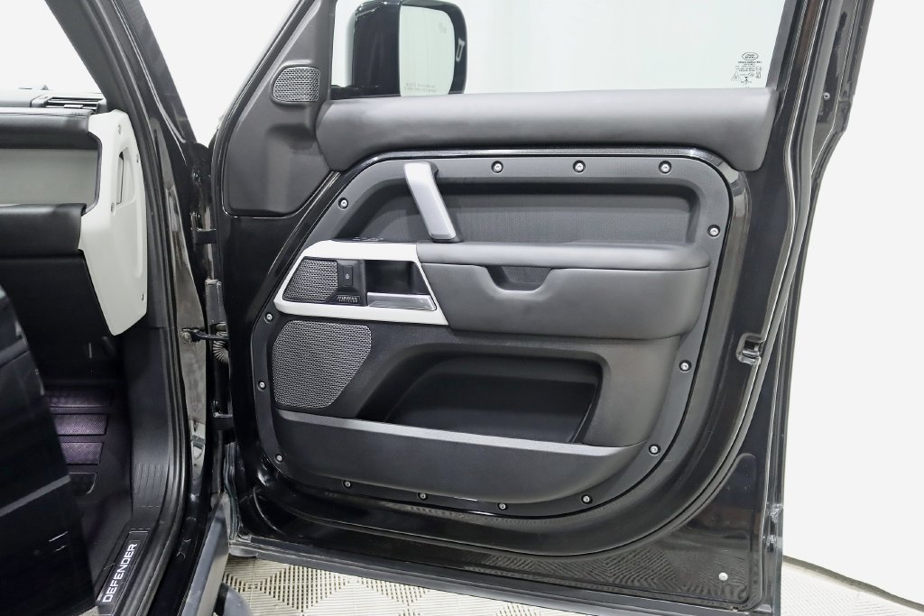 Used 2021 Land Rover Defender 110 X-Dynamic HSE AWD/4WD image 35
