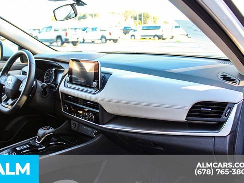 Used 2025 Nissan Rogue SV image 23