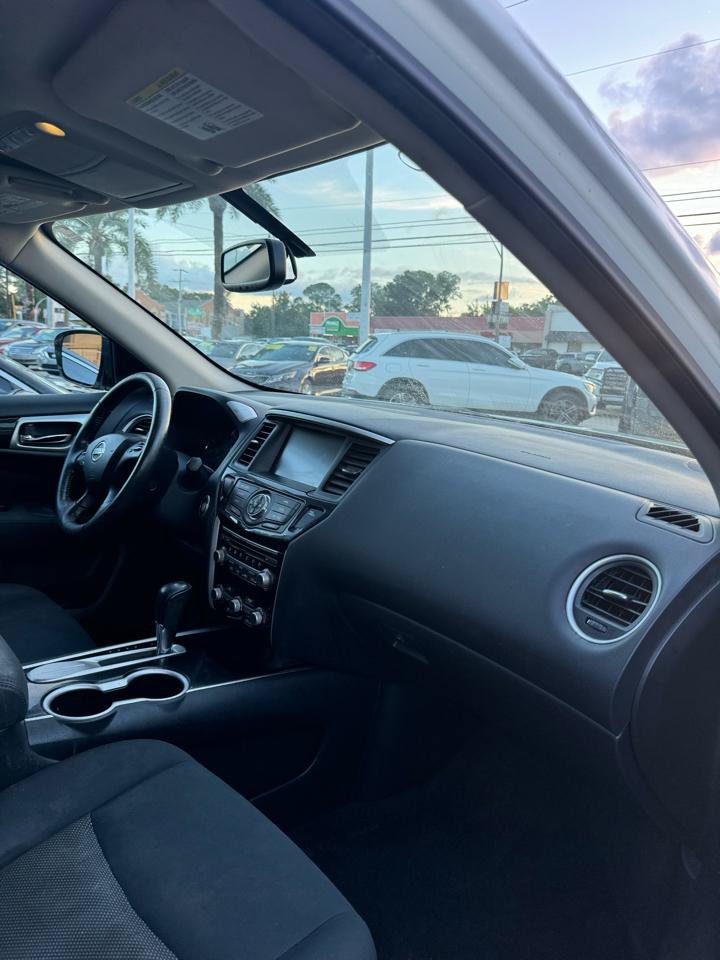 Used 2017 Nissan Pathfinder SV FWD image 6