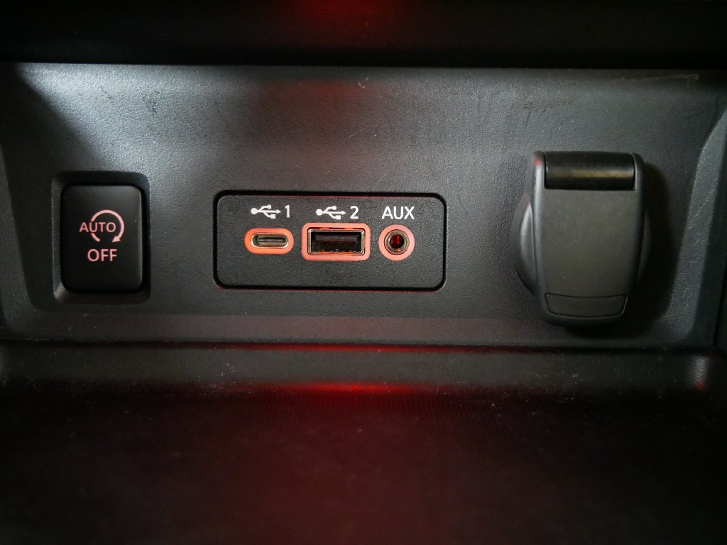 Used 2025 Nissan Sentra SV w/ SV Premium Package FWD image 32