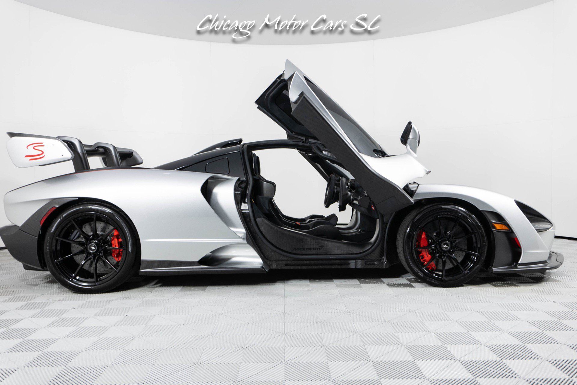 Used 2019 McLaren Senna RWD image 39