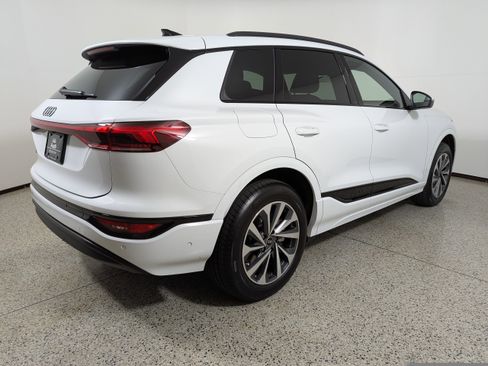 Used 2025 Audi Q6 e-tron Premium w/ Convenience Package image 7