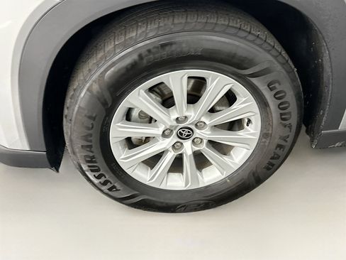 Used 2025 Toyota Grand Highlander XLE image 11