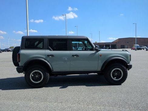 Certified 2023 Ford Bronco Badlands w/ Sasquatch Package AWD/4WD image 3