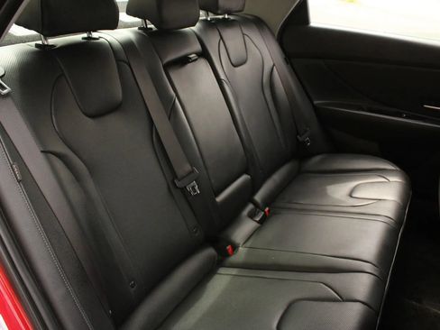 Used 2025 Hyundai Elantra Limited FWD image 19