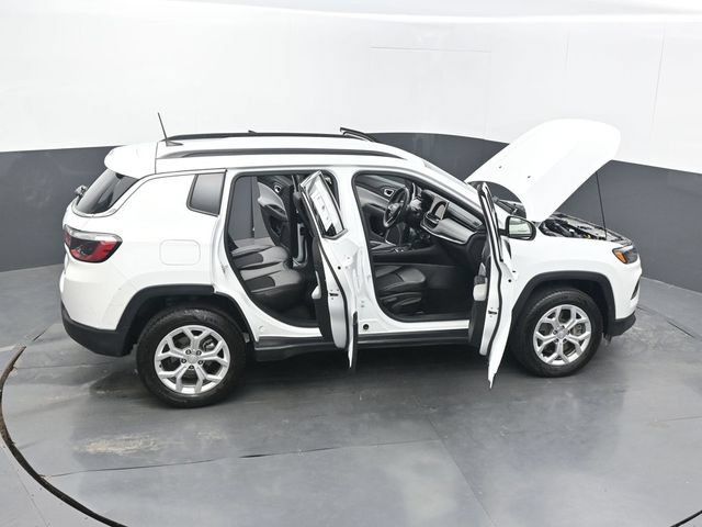 Used 2024 Jeep Compass Latitude AWD/4WD image 73