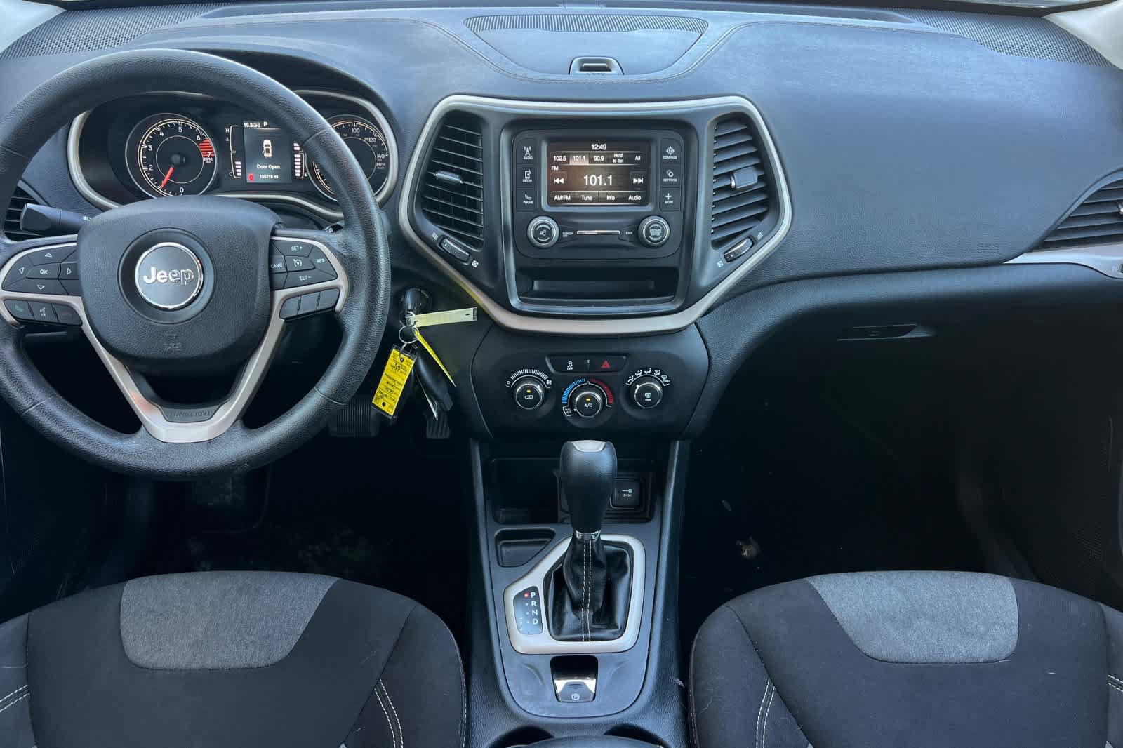 Used 2016 Jeep Cherokee Sport FWD image 4