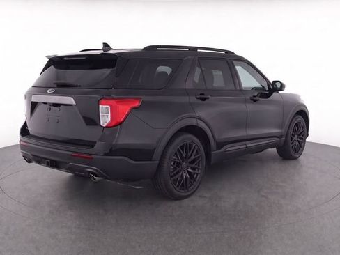 Used 2024 Ford Explorer XLT w/ Equipment Group 202A RWD image 8