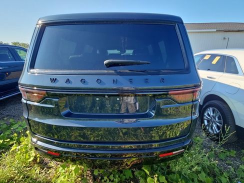 Used 2024 Jeep Wagoneer Series II w/ Convenience Group I AWD/4WD image 8