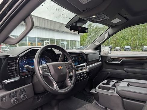 Used 2024 Chevrolet Silverado 1500 LT AWD/4WD image 10