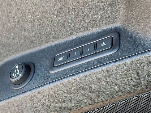 Used 2020 Chevrolet Equinox Premier image 23