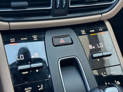Certified 2026 Porsche Macan AWD/4WD image 21