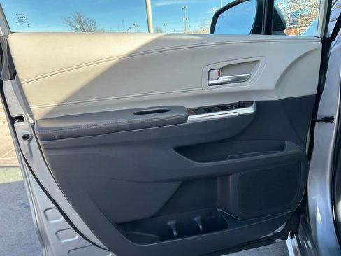 Used 2022 Toyota Sienna XLE image 21