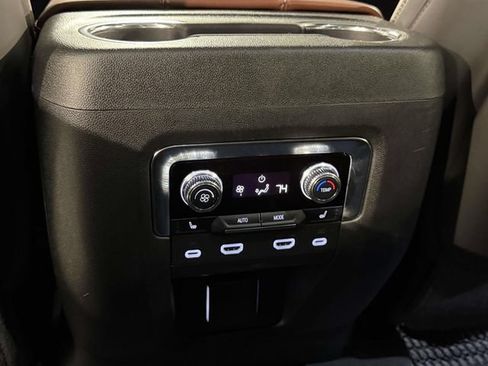 Used 2024 GMC Yukon Denali Ultimate AWD/4WD image 25