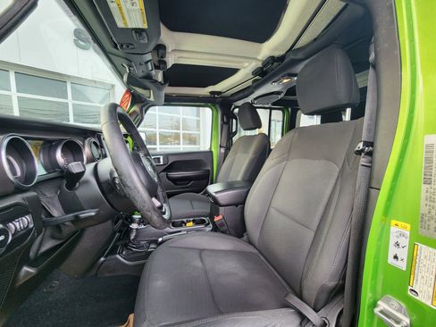 Used 2018 Jeep Wrangler Unlimited Sport S image 23