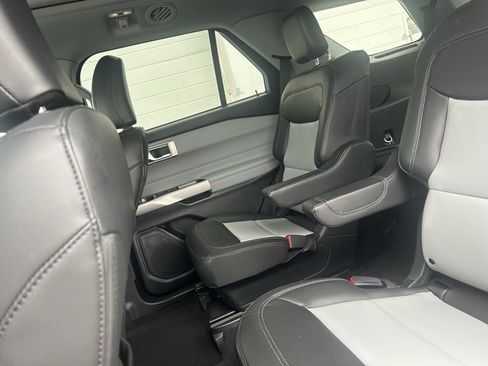 Used 2023 Ford Explorer XLT w/ Equipment Group 202A image 9