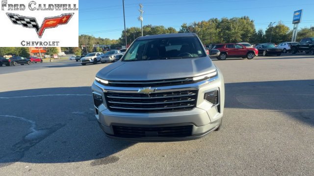 Used 2026 Chevrolet Traverse LT FWD image 6