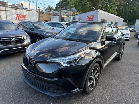 Used 2018 Toyota C-HR XLE image 1