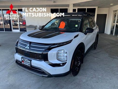 Used 2025 Mitsubishi Outlander AWD image 9