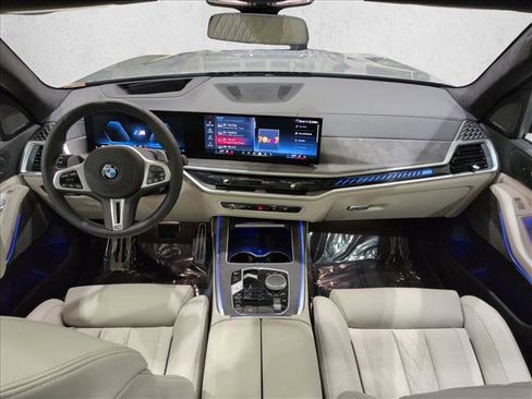 Used 2025 BMW X7 M60i image 19