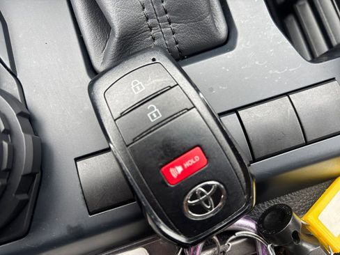 Used 2025 Toyota Tacoma TRD Off-Road image 21