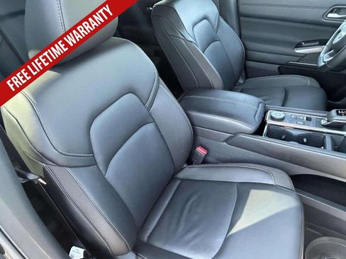 Used 2025 Nissan Pathfinder SL AWD/4WD image 26