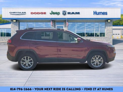 Used 2017 Jeep Cherokee Latitude w/ True North Edition AWD/4WD image 2