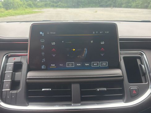 Used 2024 Chevrolet Suburban Z71 AWD/4WD image 15