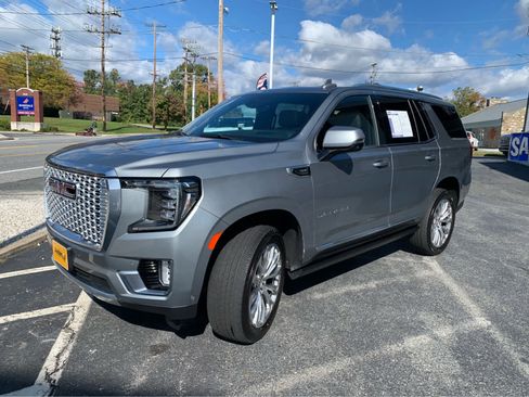 Used 2023 GMC Yukon Denali w/ Denali Reserve Package image 2