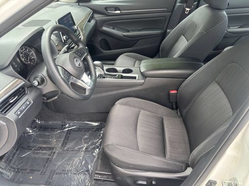 Used 2025 Nissan Altima 2.5 SV FWD image 28