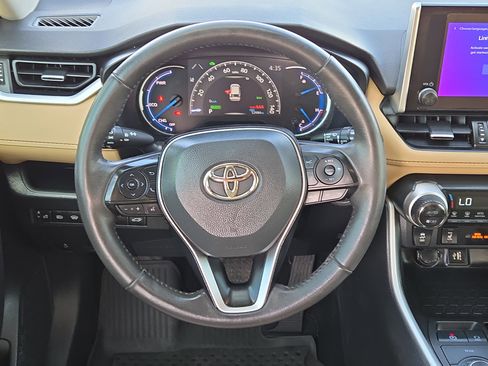 Used 2023 Toyota RAV4 XLE Premium image 19