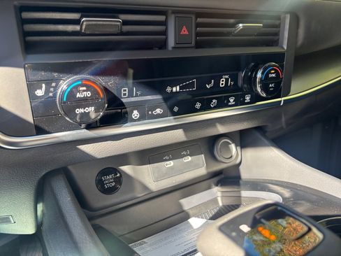 Used 2026 Nissan Rogue SV w/ SV Premium Package image 18