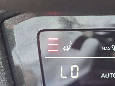 Certified 2024 Volkswagen Tiguan SE AWD/4WD image 11