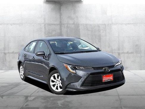 Used 2025 Toyota Corolla LE image 2