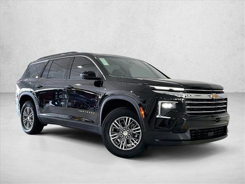 Used 2025 Chevrolet Traverse LT w/ Driver Confidence Package FWD image 12