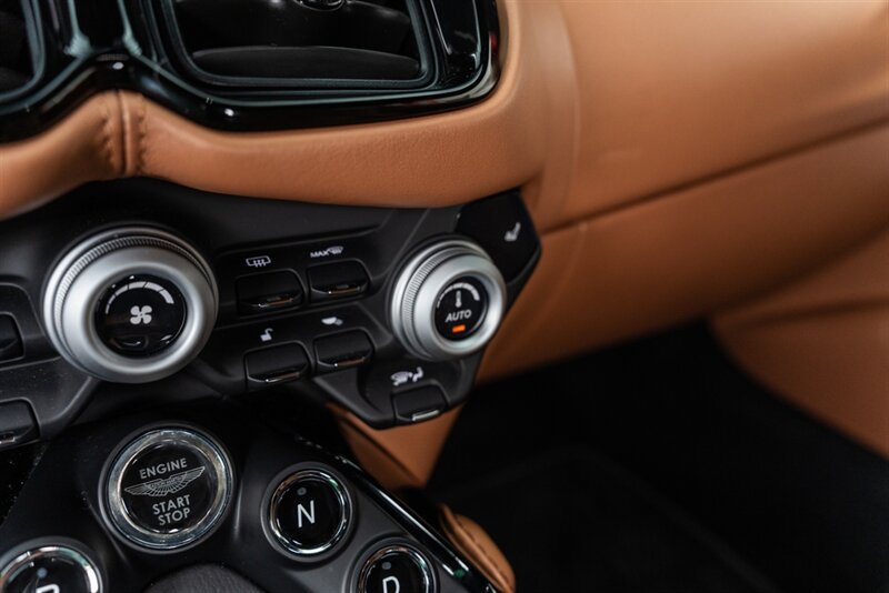 Used 2020 Aston Martin V8 Vantage Coupe RWD image 89