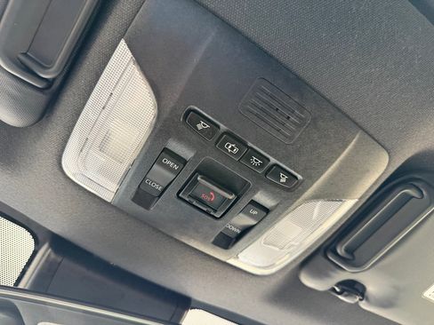 Used 2022 Toyota Corolla SE w/ Carpet Mat Package (TMS) FWD image 30