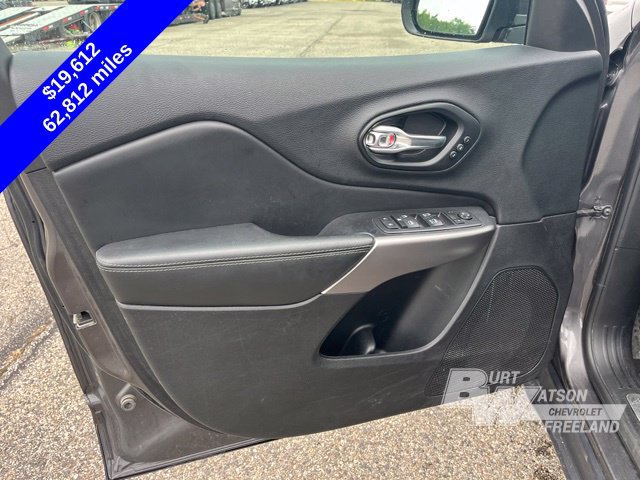 Used 2021 Jeep Cherokee Limited w/ Trailer Tow Group AWD/4WD image 13