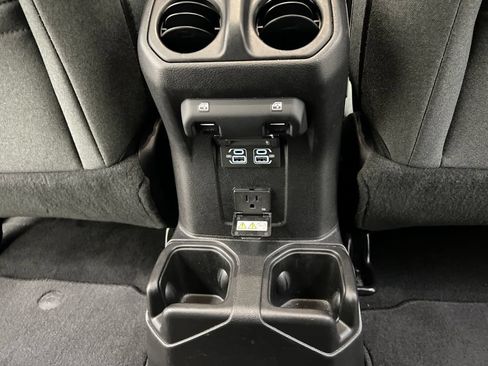 Used 2025 Jeep Wrangler Unlimited Sahara AWD/4WD image 24