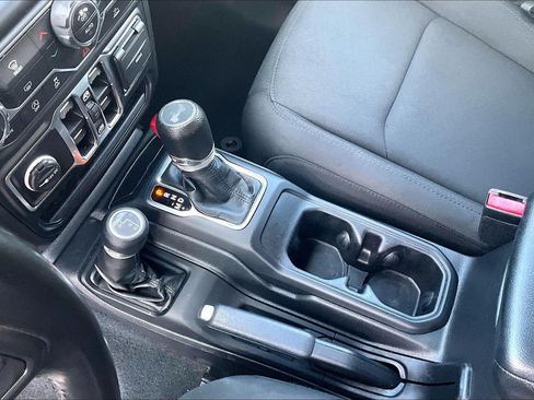 Used 2022 Jeep Wrangler Unlimited Sport AWD/4WD image 18