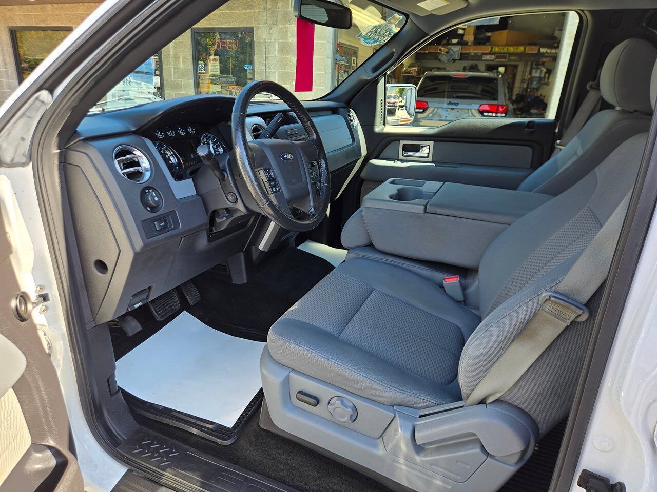 Used 2011 Ford F150 XLT w/ XLT Chrome Pkg AWD/4WD image 9