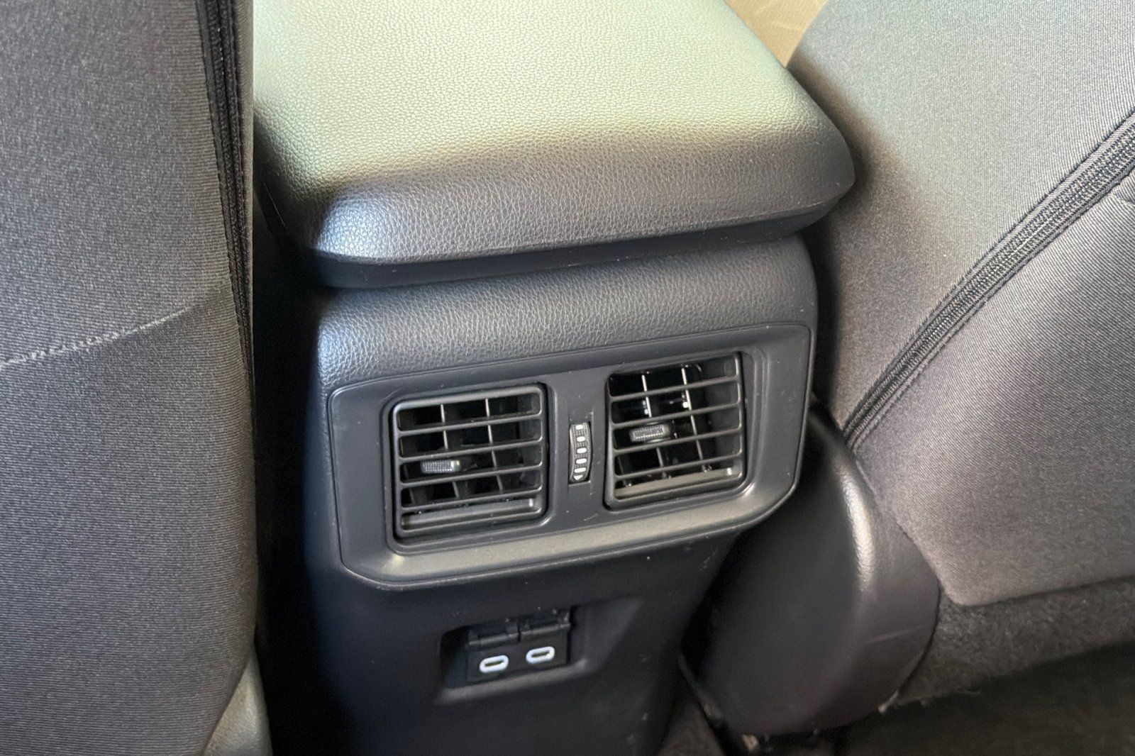 Used 2025 Toyota RAV4 XLE AWD/4WD image 15
