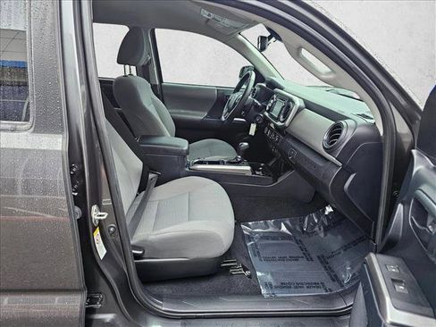 Used 2018 Toyota Tacoma SR5 image 10