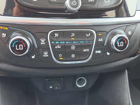Used 2020 Chevrolet Traverse Premier AWD/4WD image 31