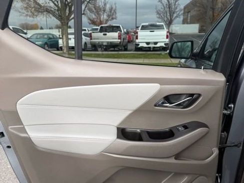 Used 2020 Chevrolet Traverse Premier image 36