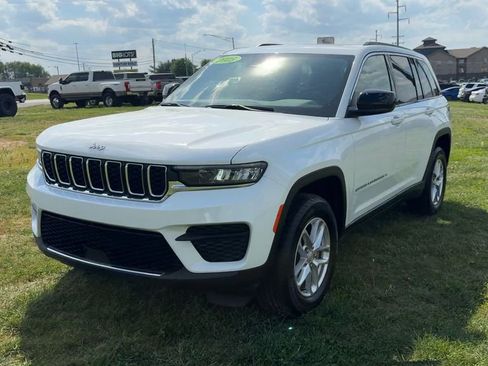 Used 2025 Jeep Grand Cherokee 4WD image 2