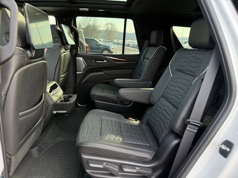 Used 2023 Cadillac Escalade Sport Platinum w/ LPO, ONYX Package image 21